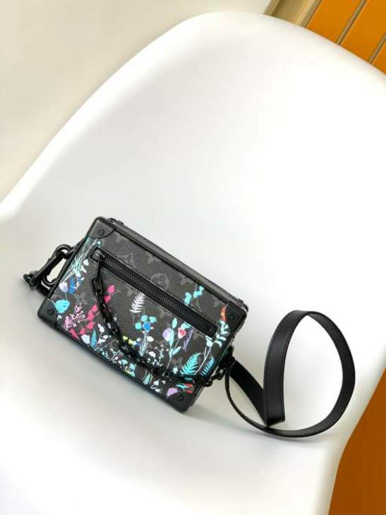Picture of Louis Vuitton Mens Bags _SKUfw140902366fw